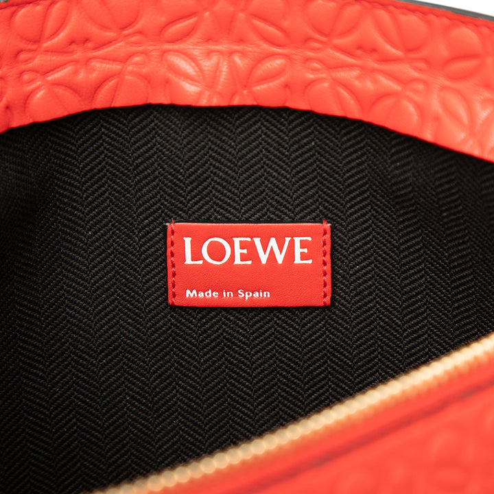 LOEWE embossé Anagram Repeat T Pochette Cuir de veau