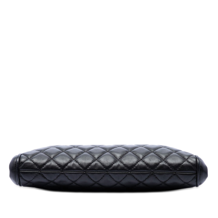 Chanel Matelassé Cuir d’agneau Kiss Lock Sac bandoulière