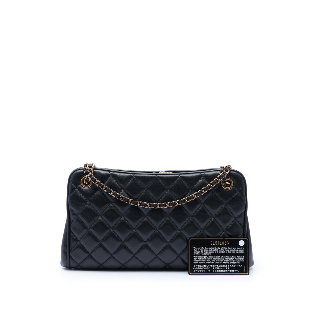 Chanel Matelassé Cuir d’agneau Kiss Lock Sac bandoulière