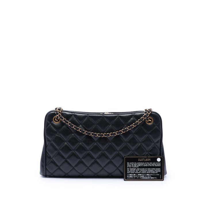 Chanel Matelassé Cuir d’agneau Kiss Lock Sac bandoulière