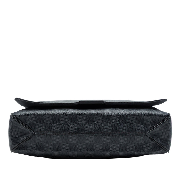 Louis Vuitton District MM Damier Graphite Noir – vue 3 – GABY PARIS