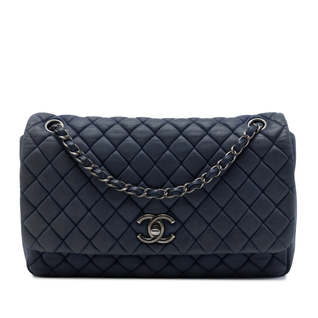 Chanel Matelassé Irisé New Bubble à rabat Grand Cuir de veau Bleu – vue principale – GABY PARIS