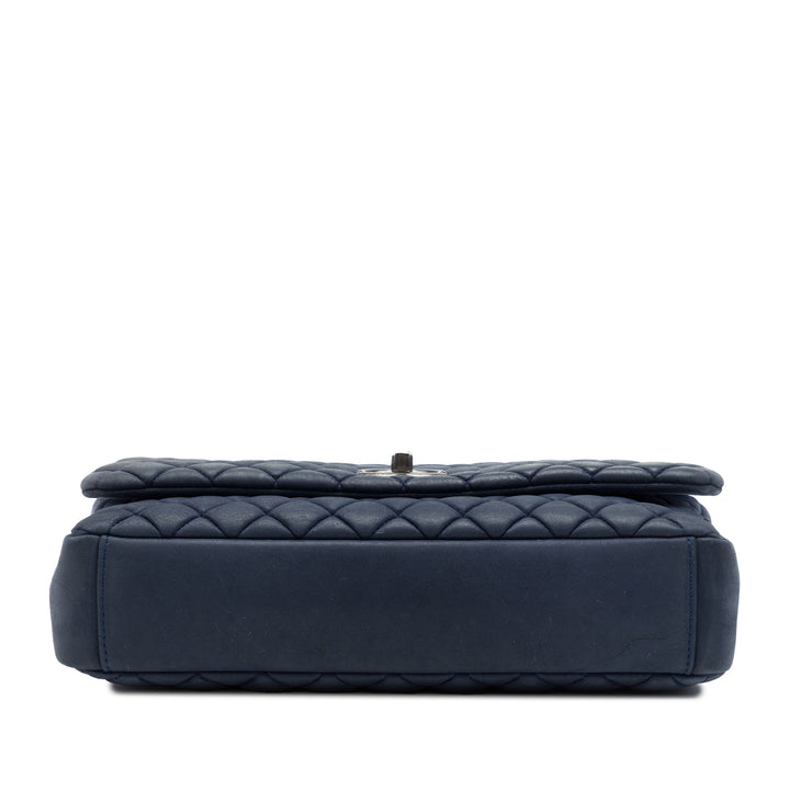 Chanel Matelassé Irisé New Bubble à rabat Grand Cuir de veau Bleu – vue 3 – GABY PARIS