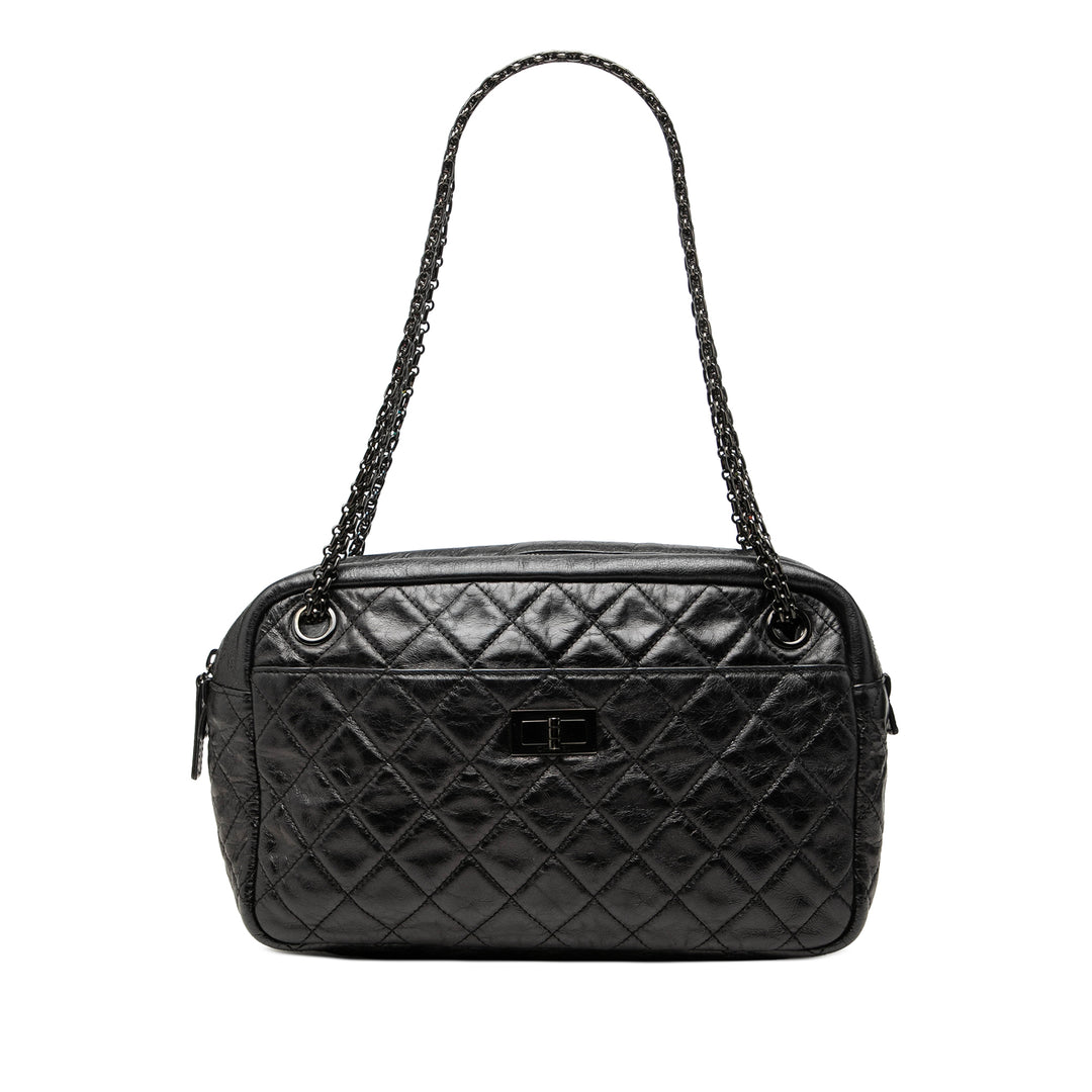 Chanel Reissue 2.55 Matelassé vieilli Sac caméra Moyen Cuir de veau Noir – vue principale – GABY PARIS