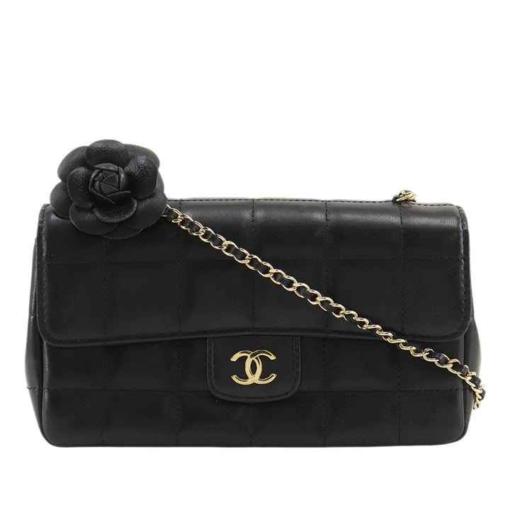 Chanel Mini CC Chocolate Bar Cuir d’agneau Camellia à rabat