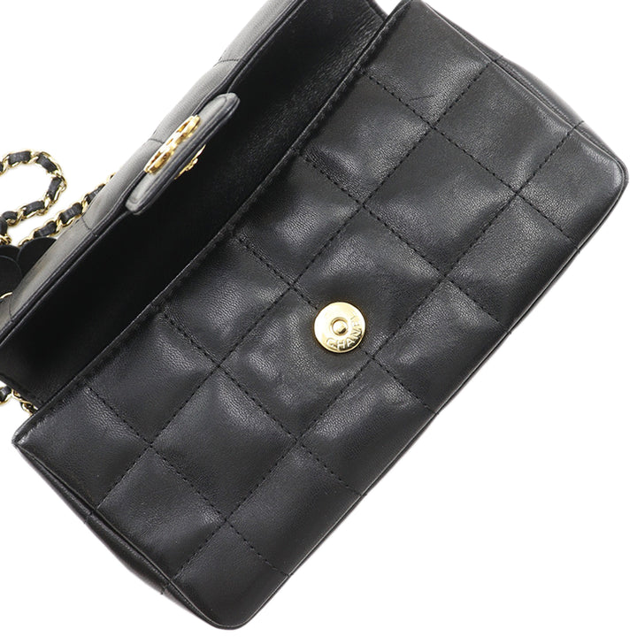 Chanel Mini CC Chocolate Bar Cuir d’agneau Camellia à rabat