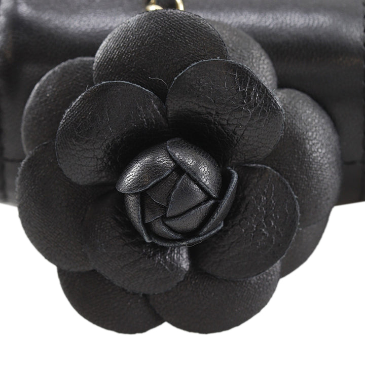 Chanel Mini CC Chocolate Bar Cuir d’agneau Camellia à rabat