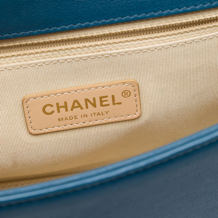 Chanel Matelassé grainé Label Click à rabat Moyen Cuir de veau grainé