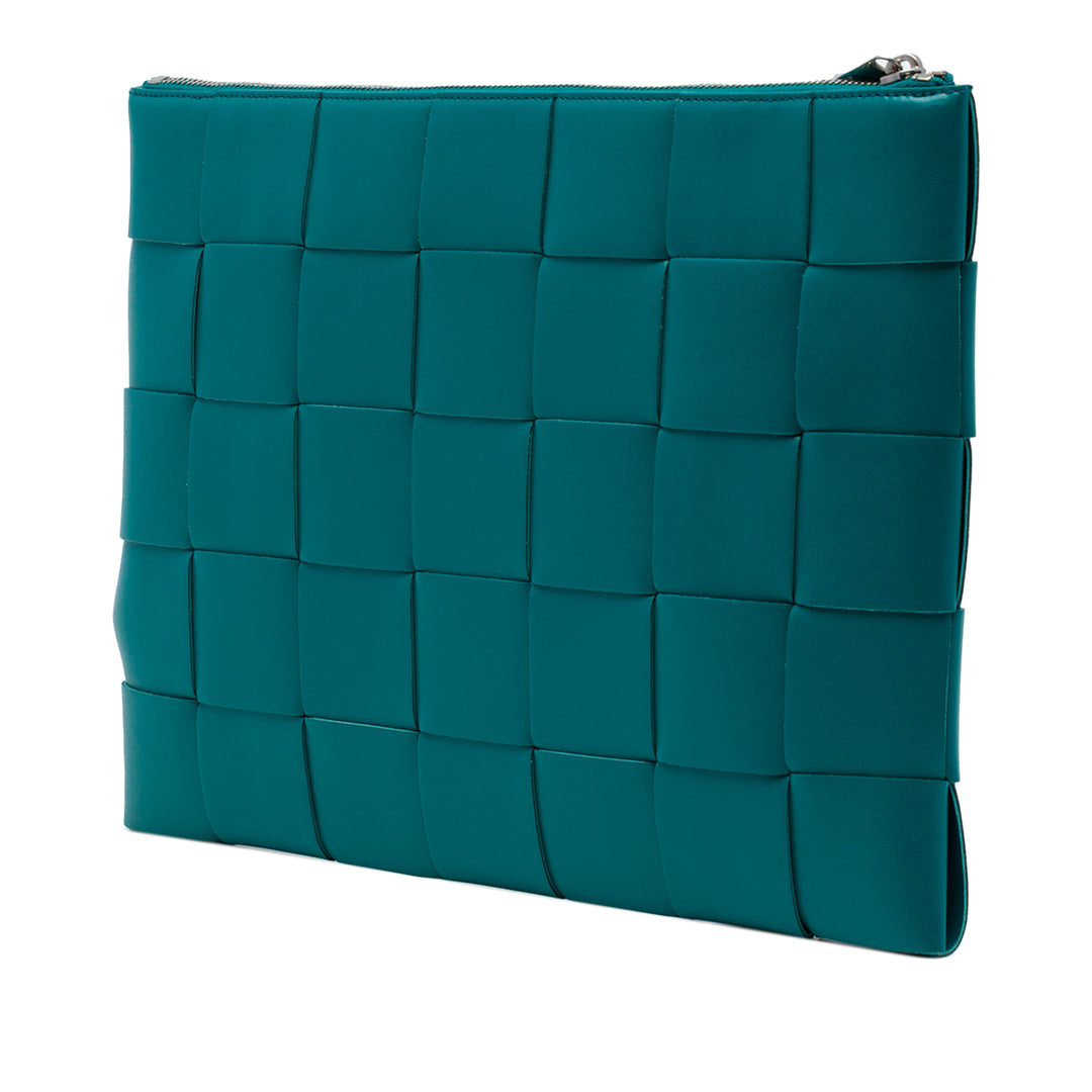 Bottega Veneta Pochette Intrecciato Cassette Plat nappa Maxi Bleu – vue 2 – GABY PARIS