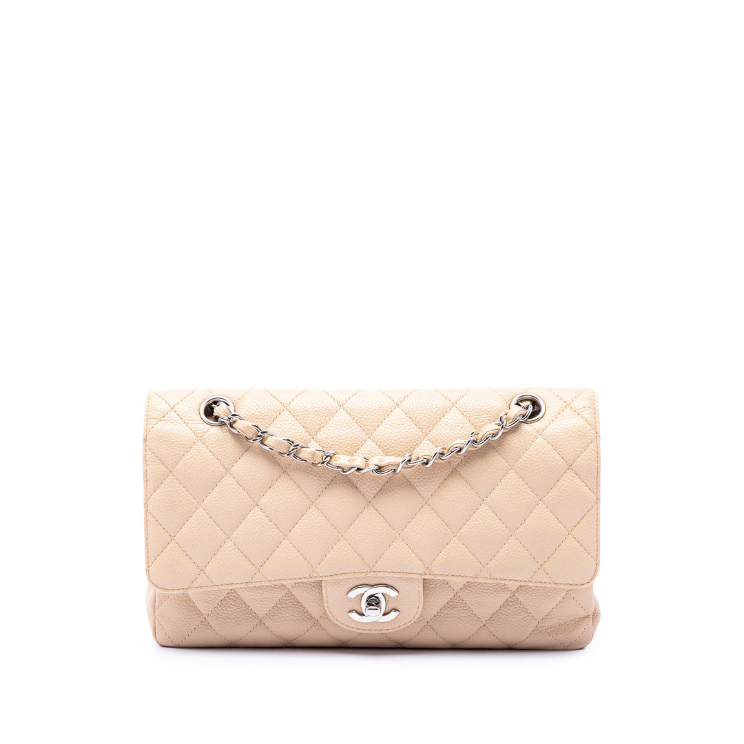 Chanel Classic Double rabat Moyen Cuir caviar Beige – vue principale – GABY PARIS