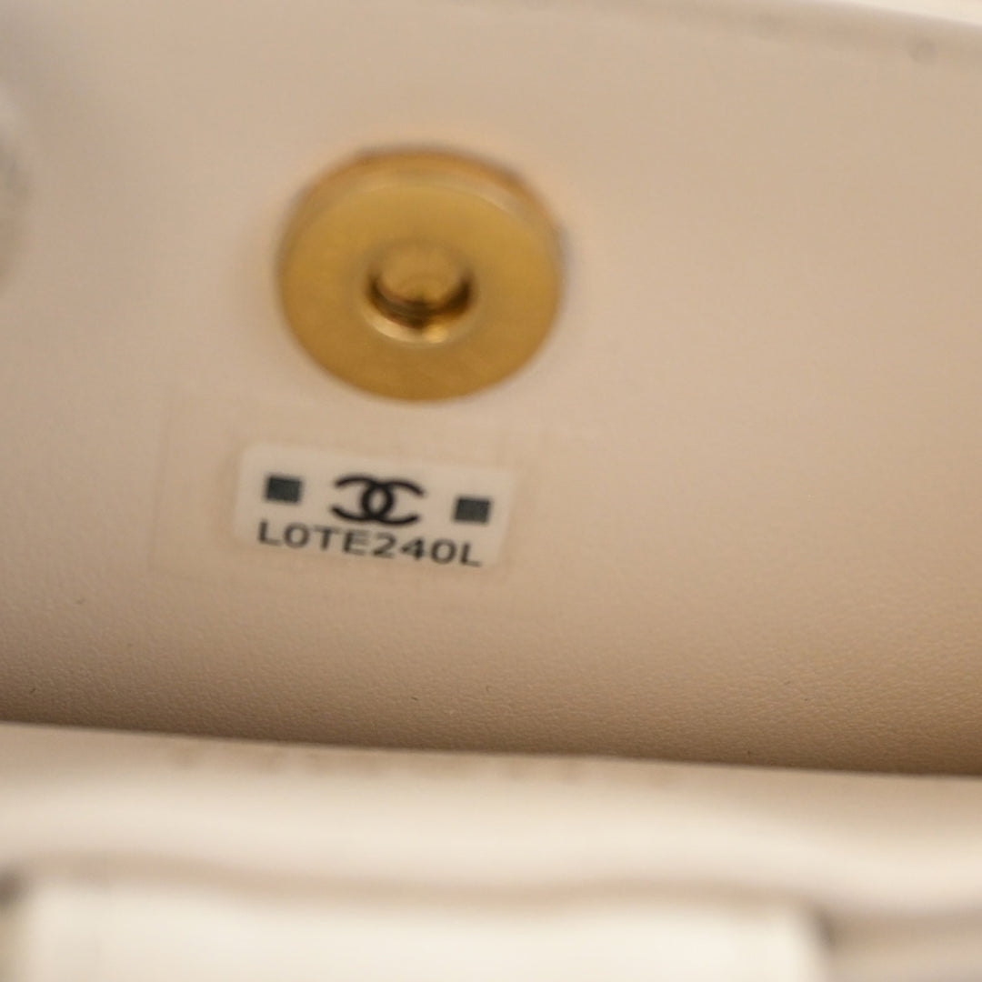 Chanel Mini Cuir d’agneau Rond Camellia Pochette