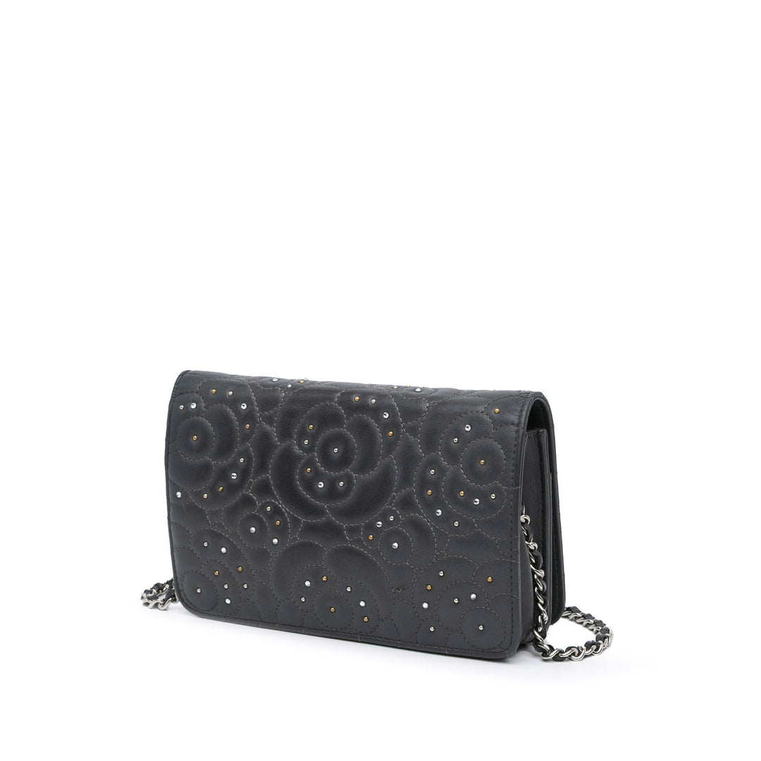 Chanel CC clouté Camellia Wallet on Chain Cuir d'agneau