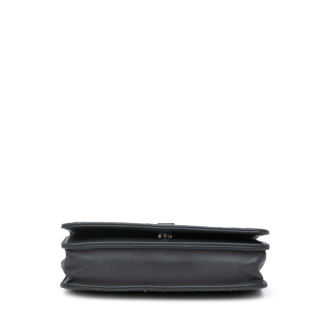 Chanel CC clouté Camellia Wallet on Chain Cuir d'agneau