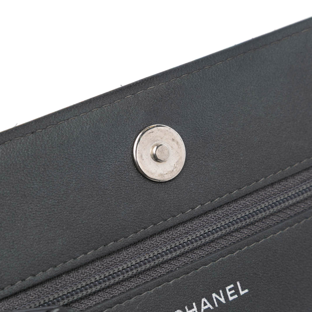 Chanel CC clouté Camellia Wallet on Chain Cuir d'agneau