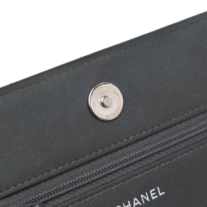 Chanel CC clouté Camellia Wallet on Chain Cuir d'agneau