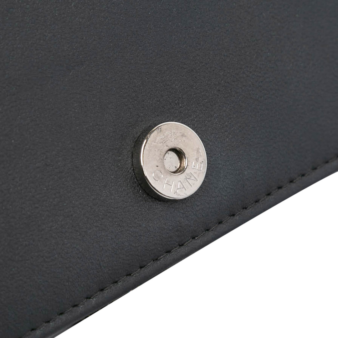 Chanel CC clouté Camellia Wallet on Chain Cuir d'agneau