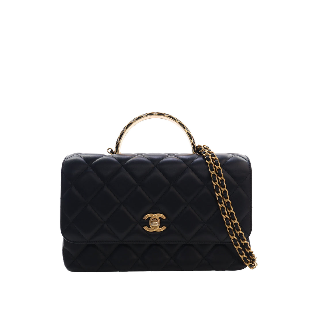 Chanel CC Matelassé Cuir d’agneau Metal Twist anse supérieure à rabat