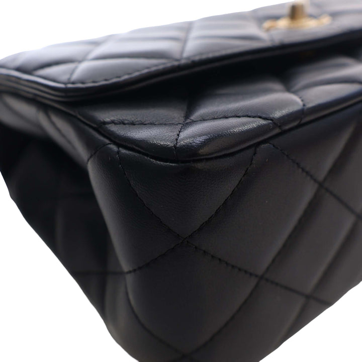 Chanel CC Matelassé Cuir d’agneau Metal Twist anse supérieure à rabat