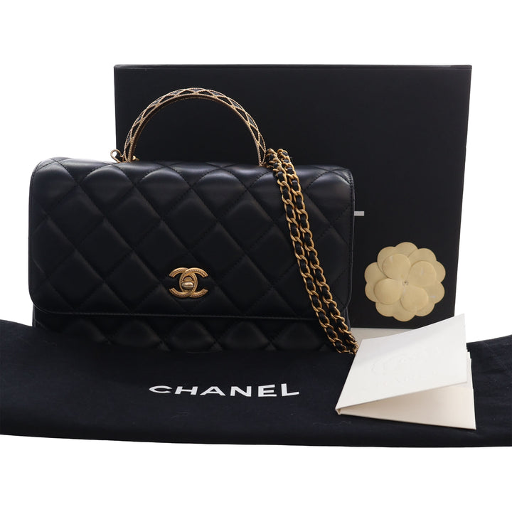 Chanel CC Matelassé Cuir d’agneau Metal Twist anse supérieure à rabat