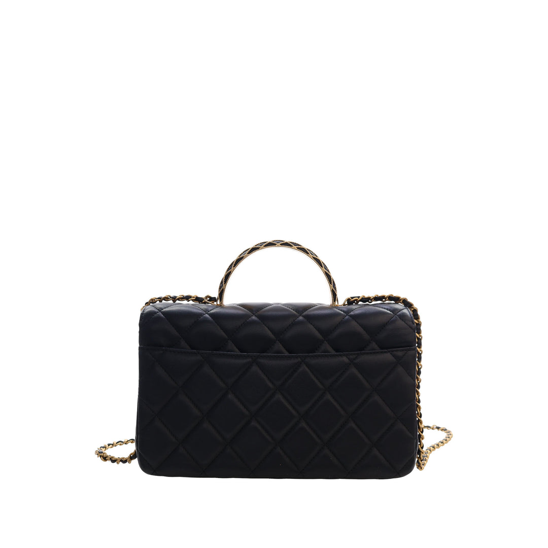 Chanel CC Matelassé Cuir d’agneau Metal Twist anse supérieure à rabat