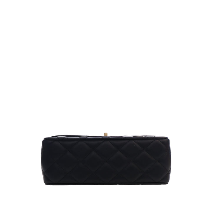 Chanel CC Matelassé Cuir d’agneau Metal Twist anse supérieure à rabat