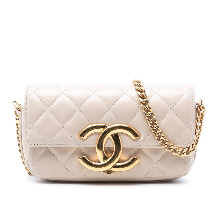 Chanel Matelassé Cuir d’agneau Giant CC à rabat Phone Holder avec chaîne