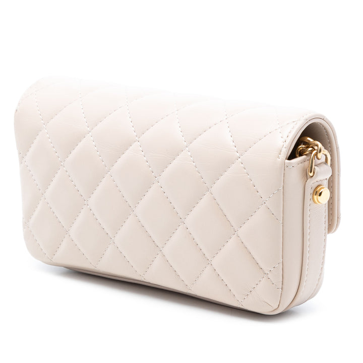 Chanel Matelassé Cuir d’agneau Giant CC à rabat Phone Holder avec chaîne