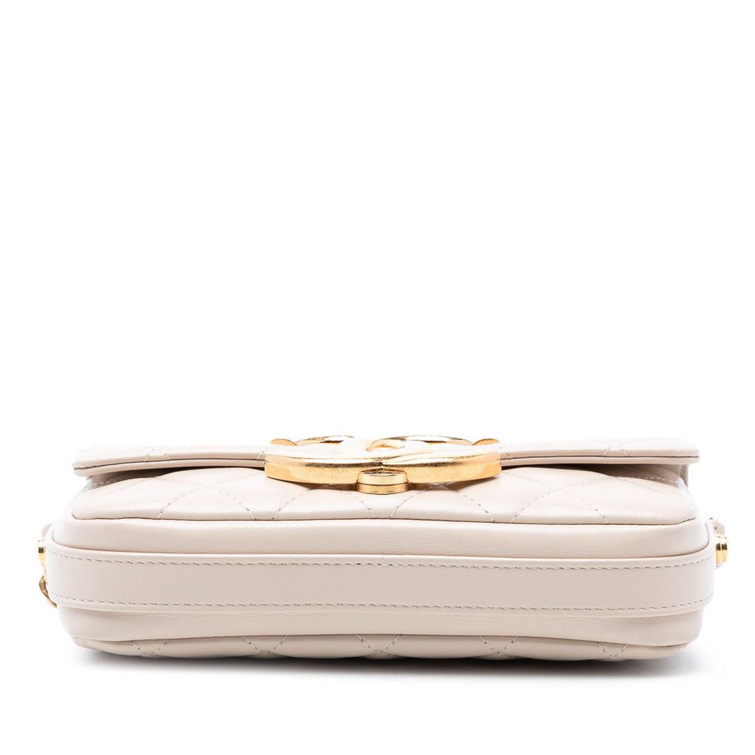 Chanel Matelassé Cuir d’agneau Giant CC à rabat Phone Holder avec chaîne