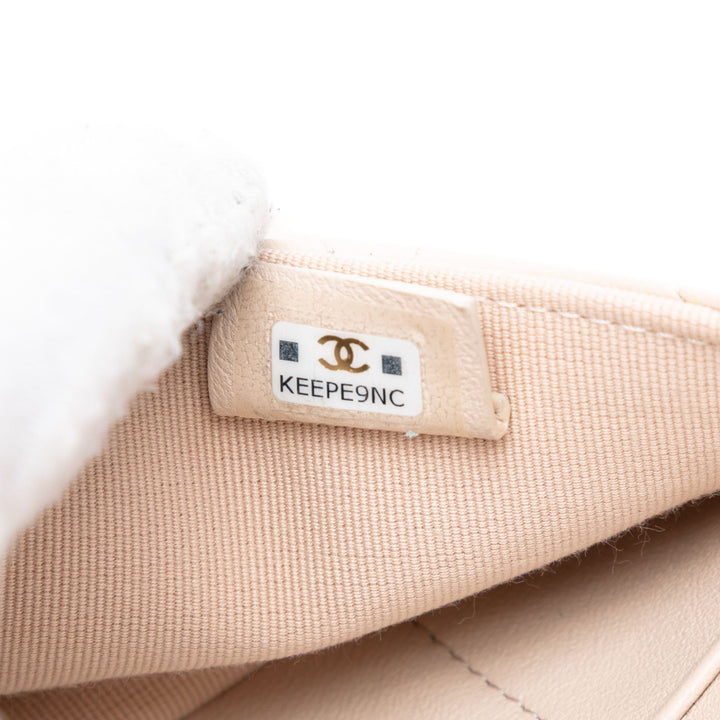 Chanel Matelassé Cuir d’agneau Giant CC à rabat Phone Holder avec chaîne