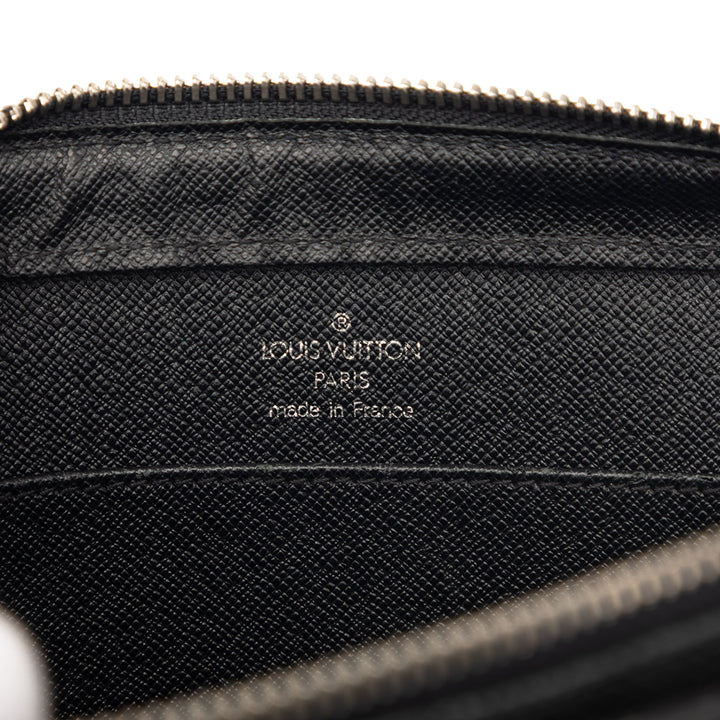 Louis Vuitton Taiga Pochette Baikal