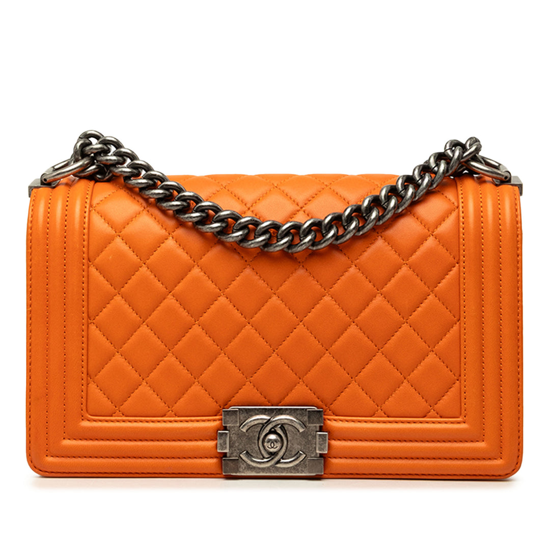 Chanel Sac bandoulière Matelassé Boy à rabat Moyen Cuir d'agneau Orange – vue principale – GABY PARIS