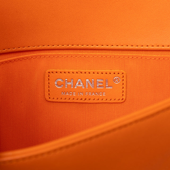Chanel Sac bandoulière Matelassé Boy à rabat Moyen Cuir d'agneau Orange – vue 5 – GABY PARIS