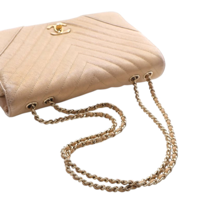 Chanel Chevron Irisé Statement à rabat Moyen Cuir caviar