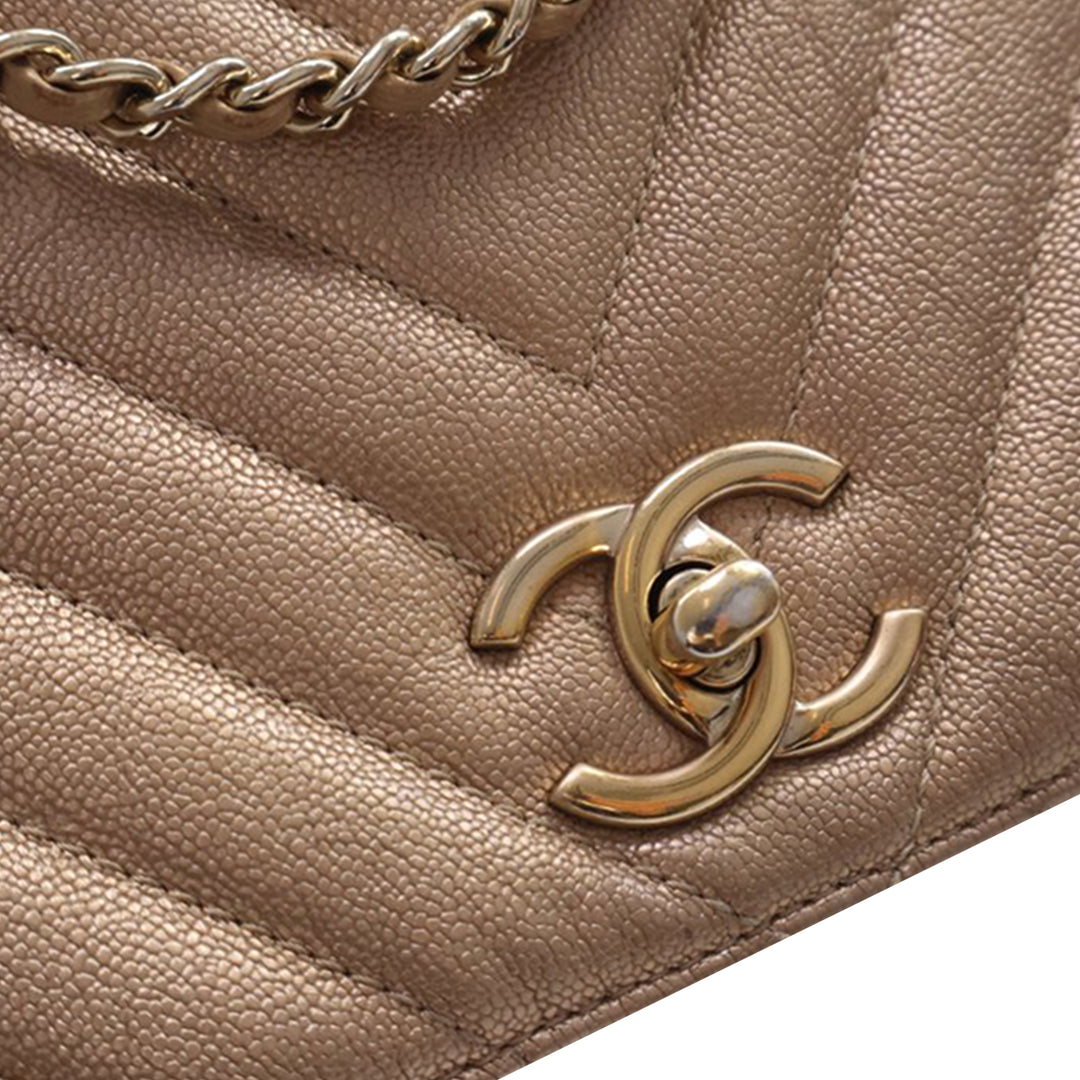 Chanel Chevron Irisé Statement à rabat Moyen Cuir caviar