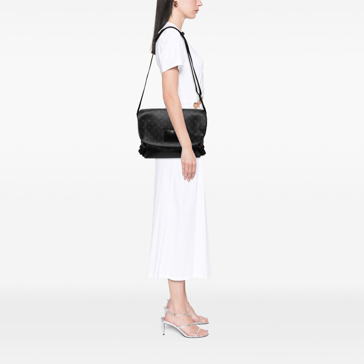 Louis Vuitton Sac bandoulière Voyager Monogram Eclipse MM Noir – vue 5 – GABY PARIS