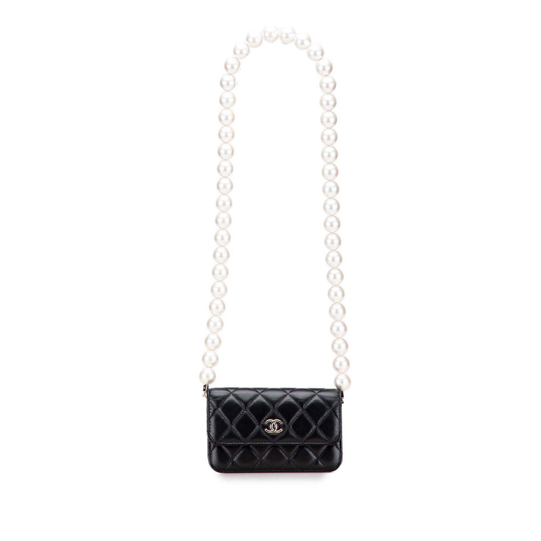 Chanel Quilted Cuir de veau Maxi Pearls Pochette With Chain Noir – GABY PARIS Authentique