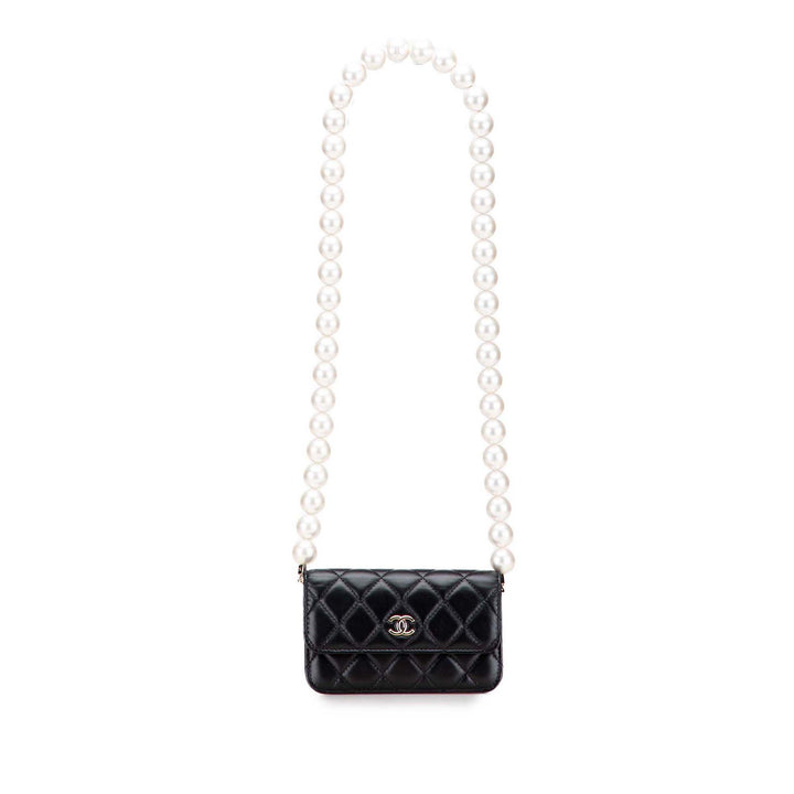 Chanel Quilted Cuir de veau Maxi Pearls Pochette With Chain Noir – GABY PARIS Authentique
