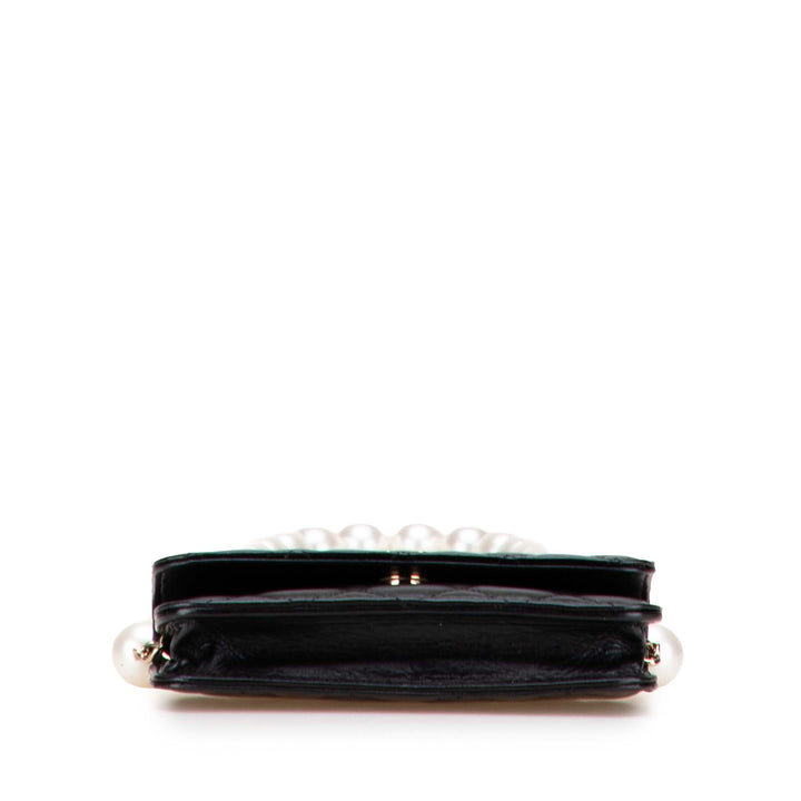 Chanel Quilted Cuir de veau Maxi Pearls Pochette With Chain Noir – GABY PARIS Authentique