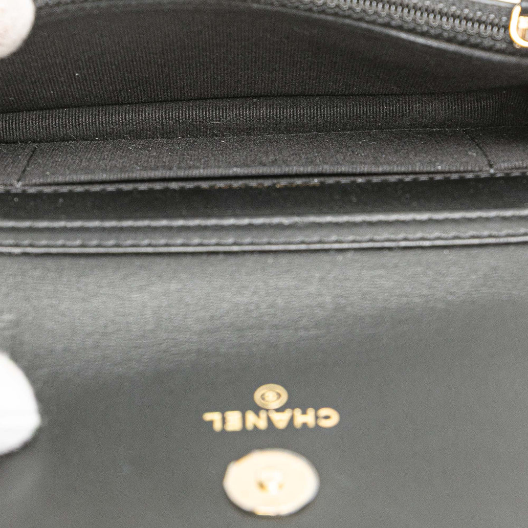 Chanel Quilted Cuir de veau Maxi Pearls Pochette With Chain Noir – GABY PARIS Authentique