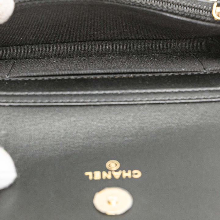 Chanel Quilted Cuir de veau Maxi Pearls Pochette With Chain Noir – GABY PARIS Authentique