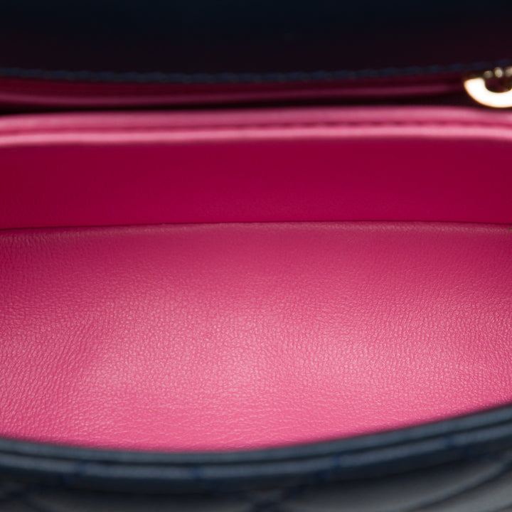 Chanel Sac à main Matelassé Rainbow Coco à Extra Mini Cuir d'agneau Bleu – vue 4 – GABY PARIS