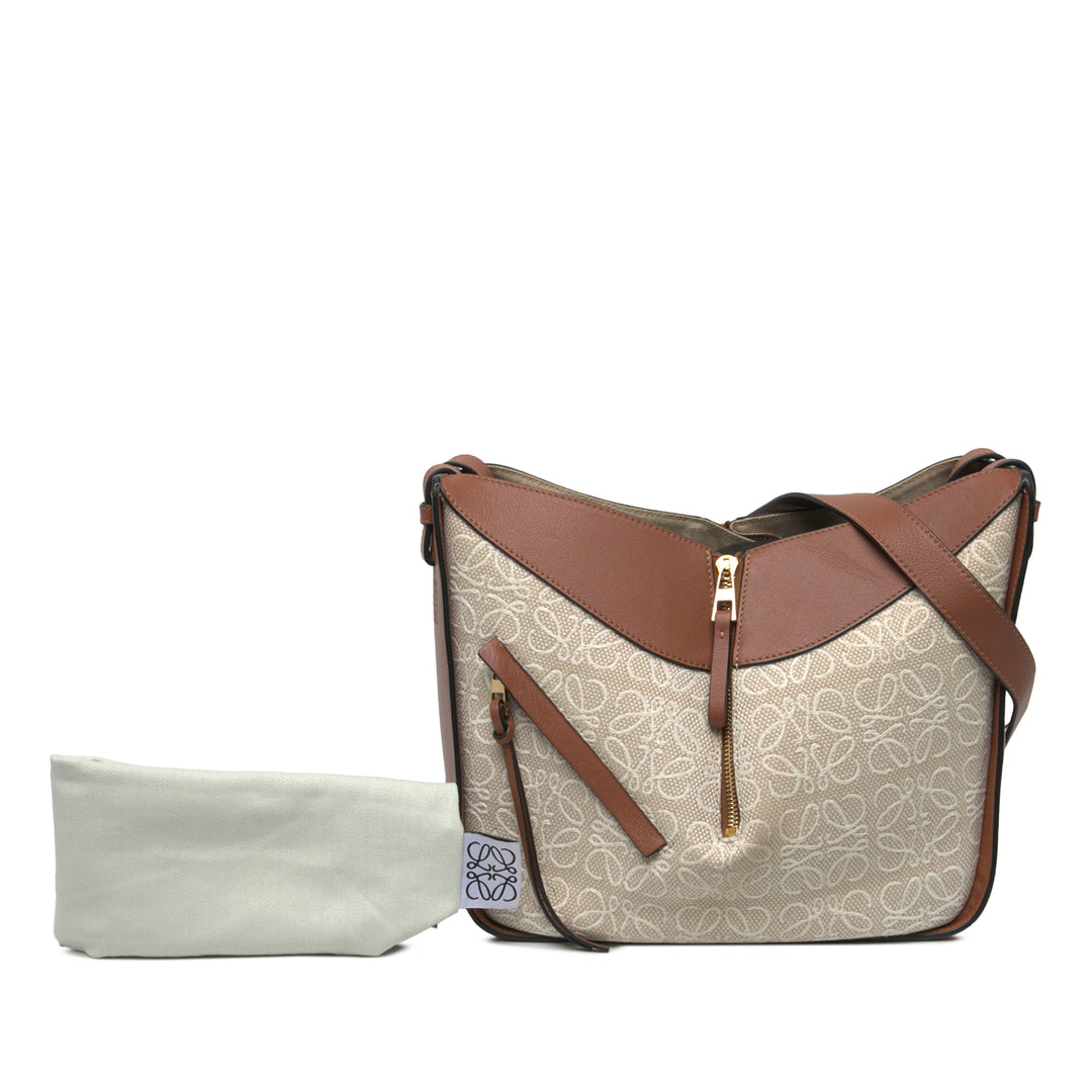 LOEWE Sac à main Anagram Hammock Petit Marron – vue 6 – GABY PARIS