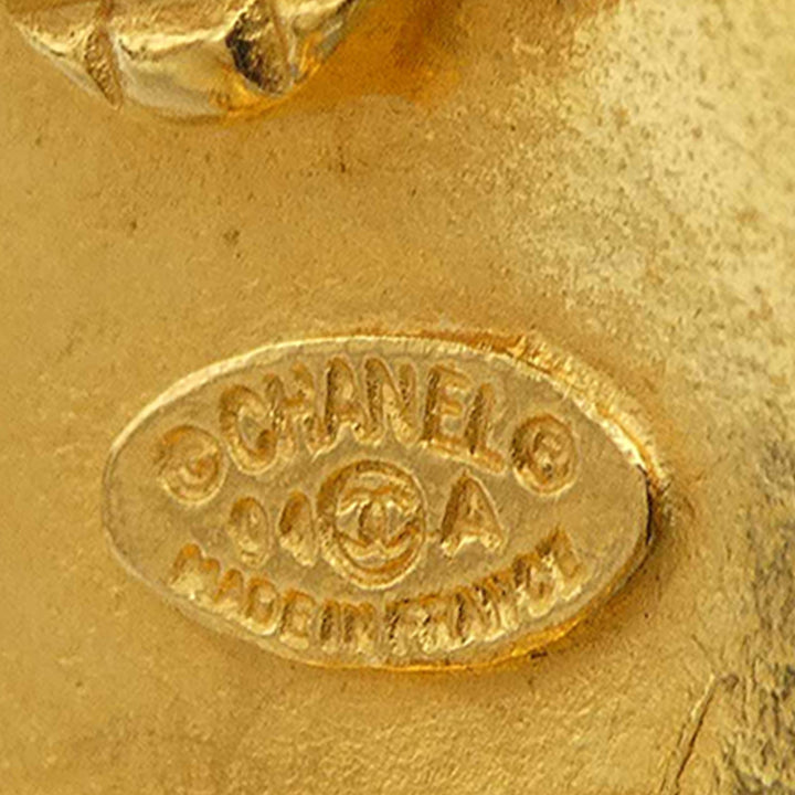 Chanel CC plaqué Rond À clip Boucles d'oreilles Doré – vue 4 – GABY PARIS