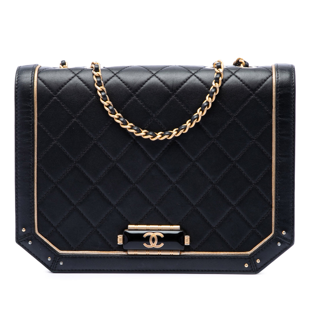 Chanel Matelassé Cuir de veau Octagon CC Clasp à rabat