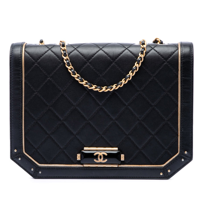 Chanel Matelassé Cuir de veau Octagon CC Clasp à rabat
