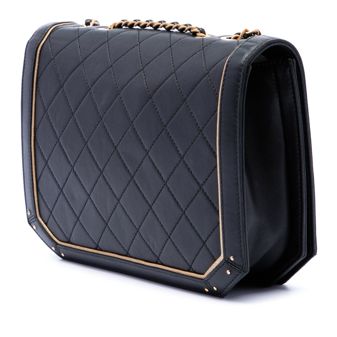 Chanel Matelassé Cuir de veau Octagon CC Clasp à rabat