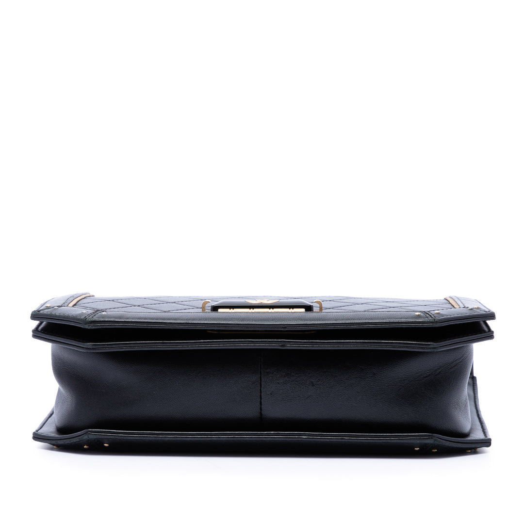 Chanel Matelassé Cuir de veau Octagon CC Clasp à rabat
