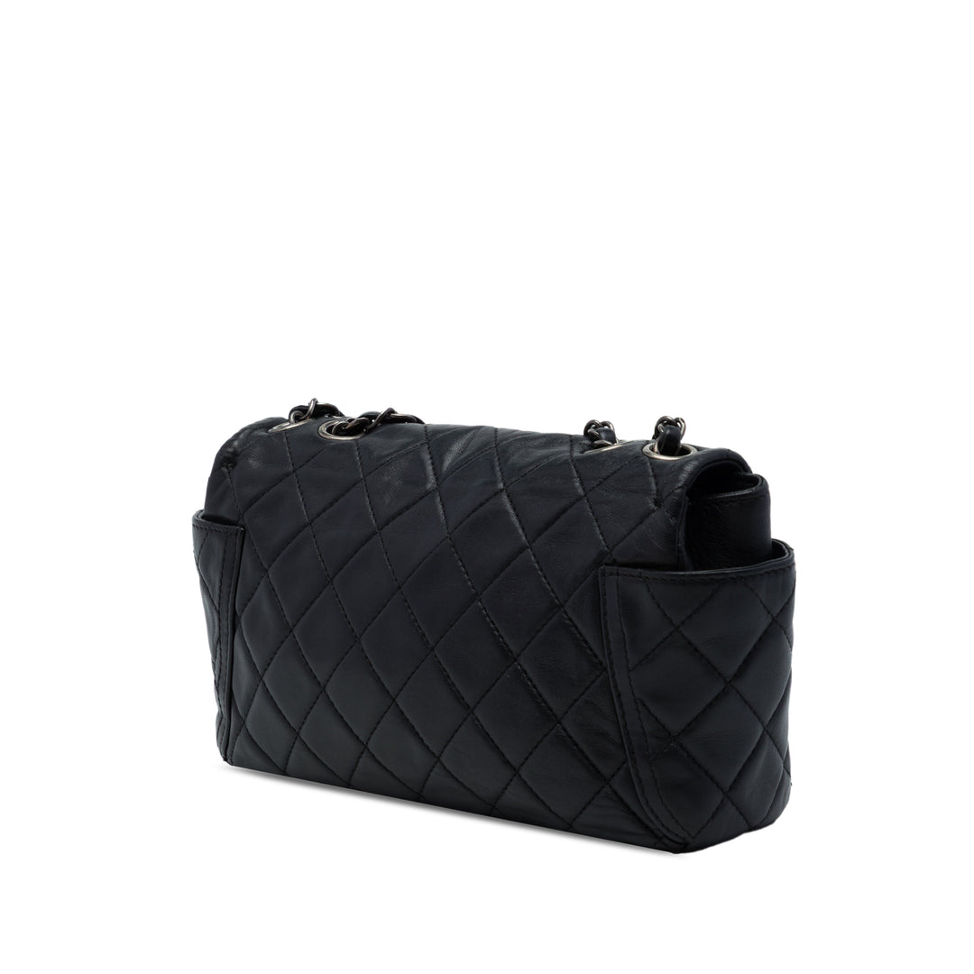 Chanel Matelassé Around Poches à rabat Moyen Cuir d'agneau Noir