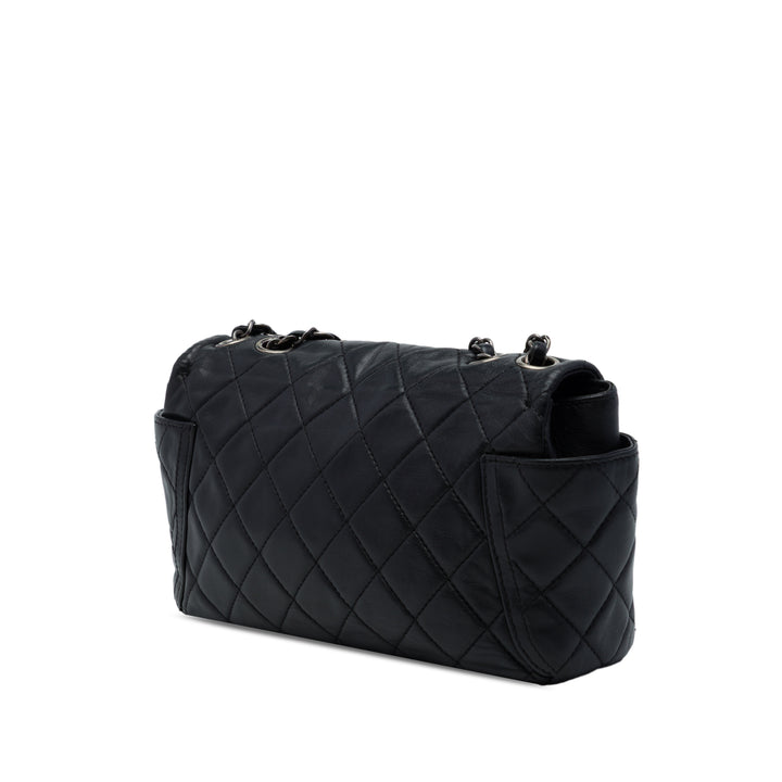 Chanel Matelassé Around Poches à rabat Moyen Cuir d'agneau Noir