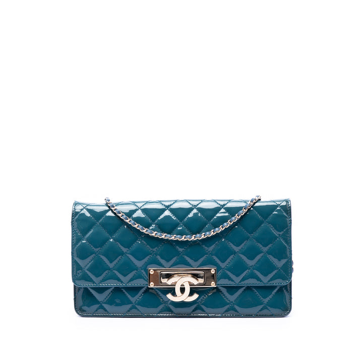 Chanel Matelassé Cuir verni Golden Class East West Wallet on Chain